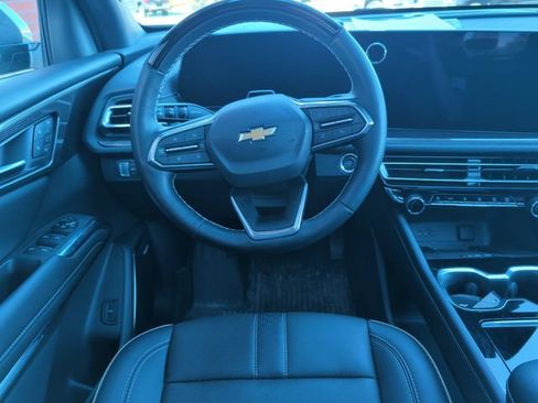 Used 2025 Chevrolet Traverse High Country w/ LPO, Floor Liner Package AWD/4WD image 2