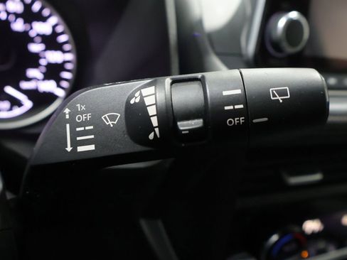 Used 2025 Nissan Rogue SV image 40