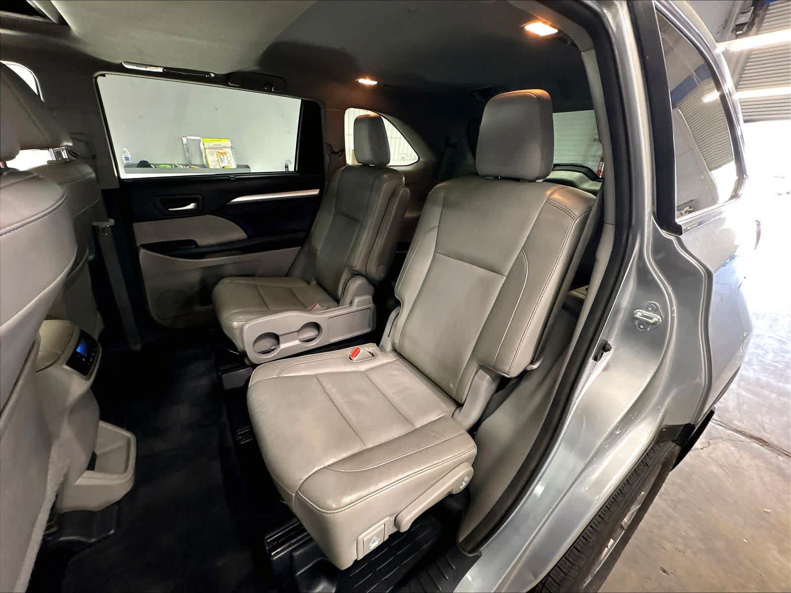 Used 2015 Toyota Highlander XLE AWD/4WD image 27