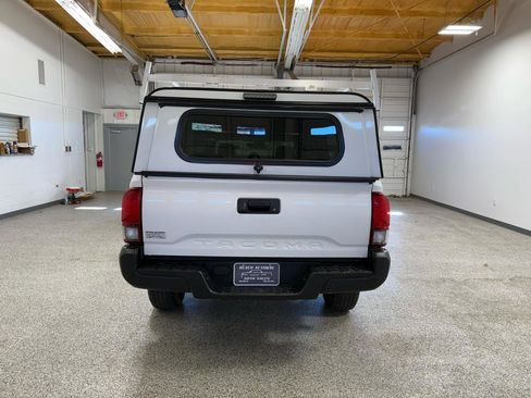 Used 2022 Toyota Tacoma SR image 3