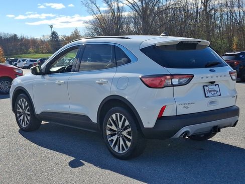 Used 2020 Ford Escape Titanium image 4