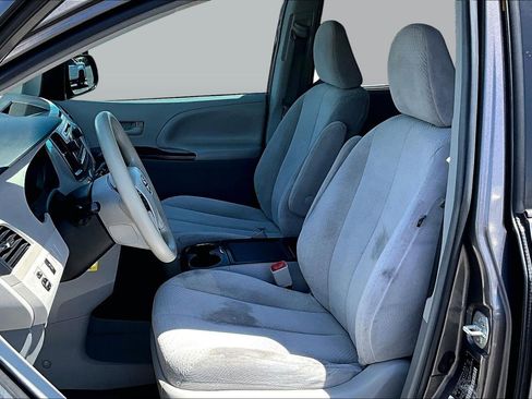Used 2014 Toyota Sienna LE FWD image 23