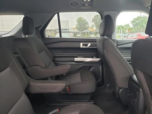 Used 2024 Ford Explorer XLT AWD/4WD image 19