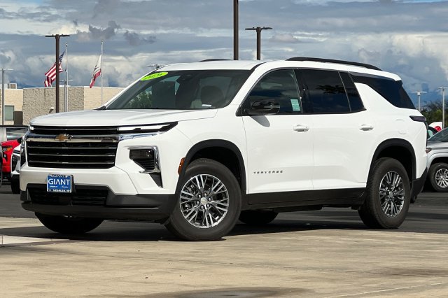 Used 2026 Chevrolet Traverse LT AWD/4WD image 8