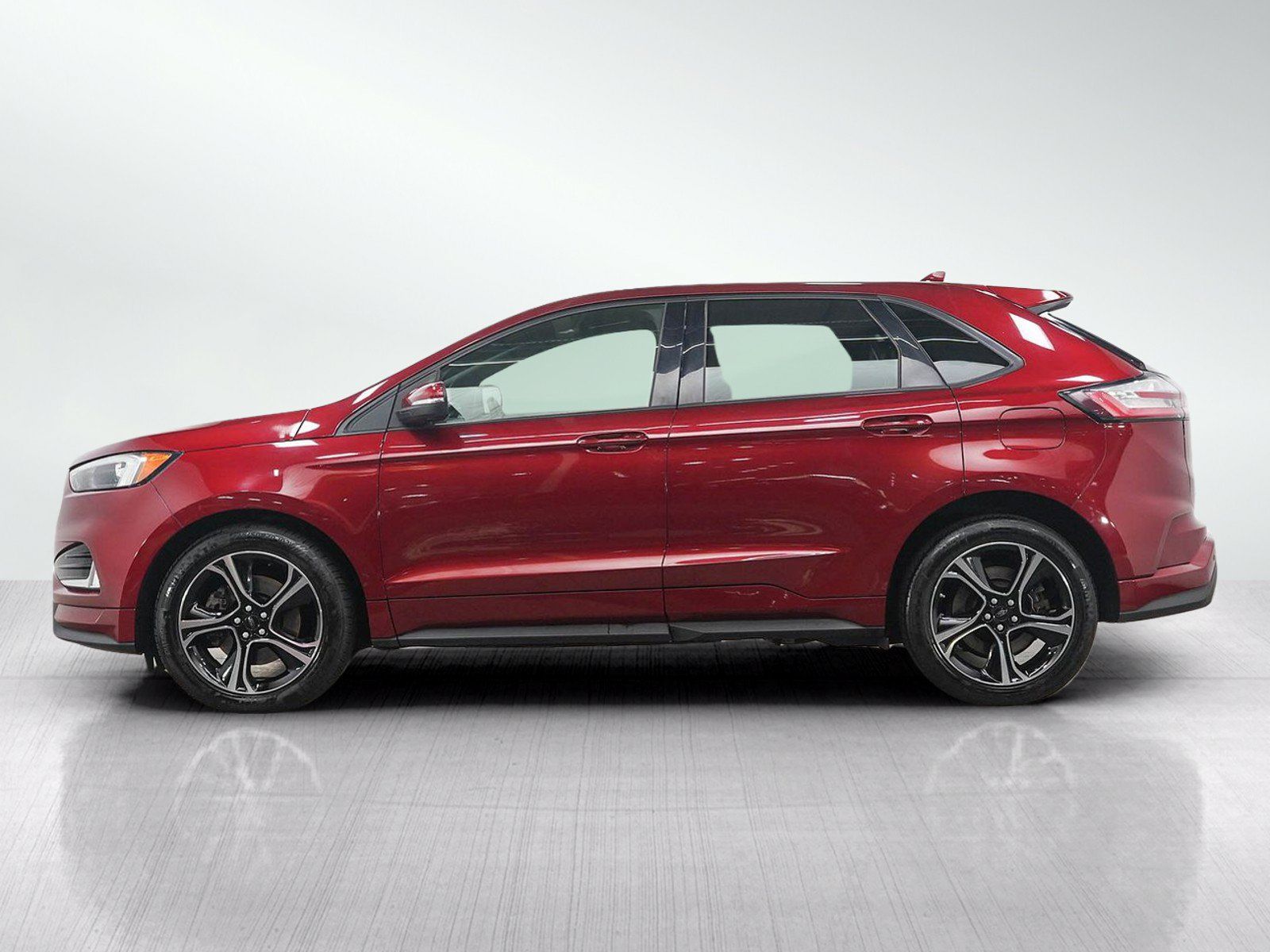 Used 2019 Ford Edge ST w/ Convenience Package AWD/4WD image 2