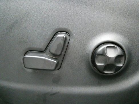 Used 2017 Jeep Cherokee Latitude w/ Safety/Convenience Group image 21