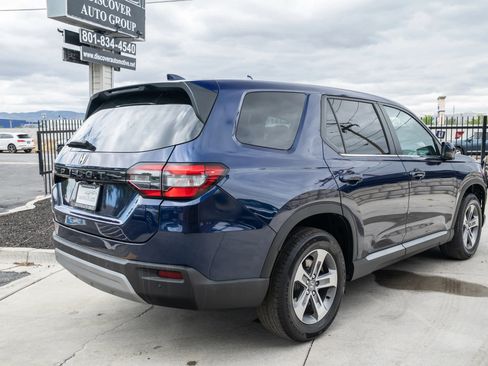 Used 2025 Honda Pilot EX-L image 10