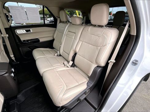 Used 2023 Ford Explorer Platinum w/ Technology Package RWD image 22