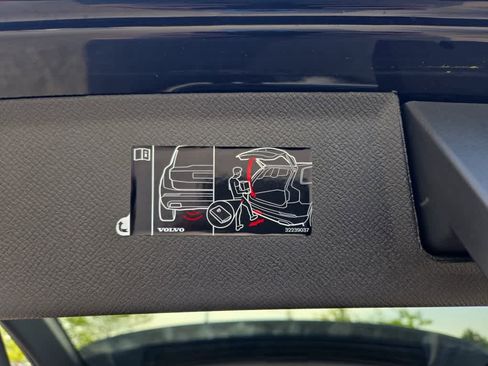 Used 2024 Volvo XC90 B5 Core image 10