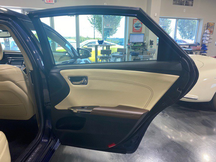 Used 2016 Toyota Avalon Limited w/ Toyota Safety Sense Package FWD image 15