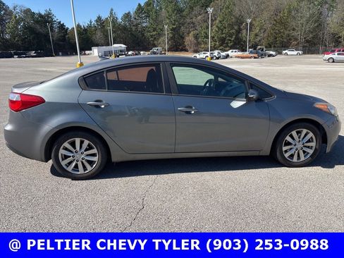 Used 2016 Kia Forte LX w/ LX Popular Plus Package image 8