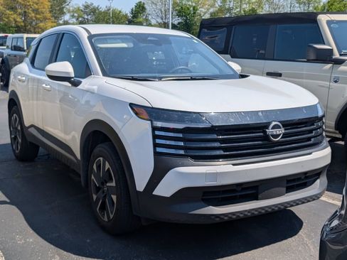 Used 2025 Nissan Kicks SV image 5