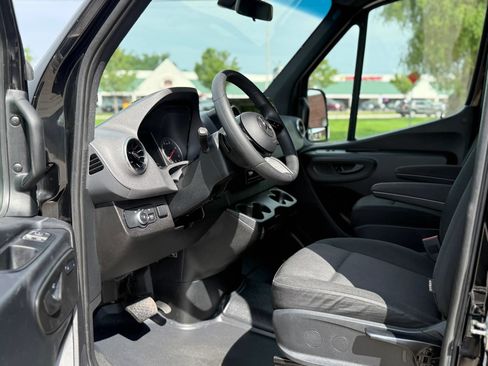 Used 2025 Mercedes-Benz Sprinter 2500 image 10