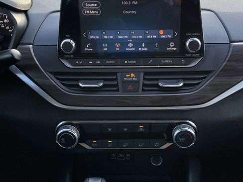 Used 2024 Nissan Altima 2.5 SV image 17