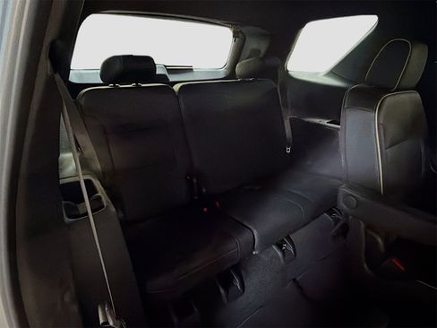 Used 2023 Chevrolet Traverse Premier image 29