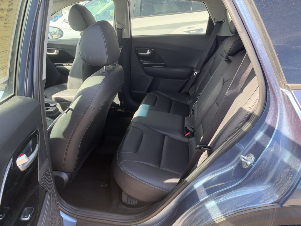 Used 2022 Kia Niro Touring Special Edition FWD image 11