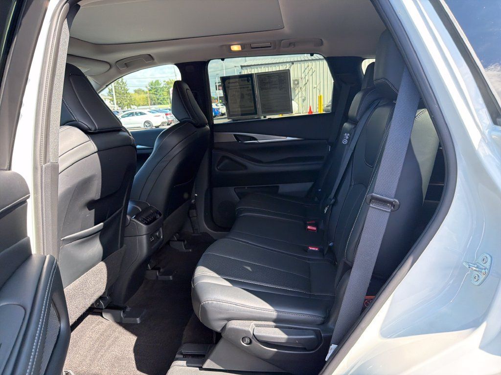 Used 2023 INFINITI QX60 Luxe w/ Cargo Package AWD/4WD image 17