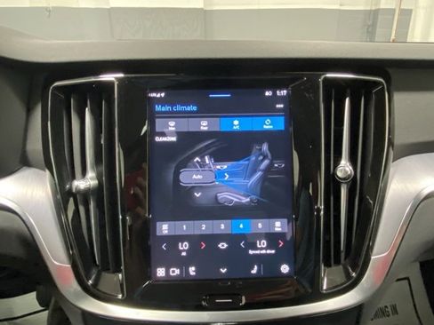 Certified 2025 Volvo S60 B5 Core image 23