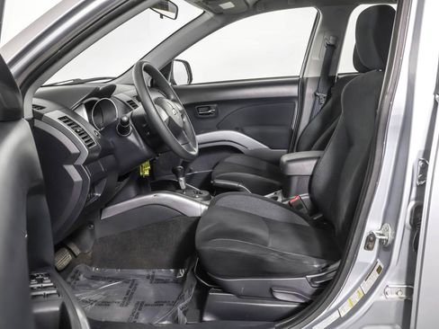 Used 2009 Mitsubishi Outlander ES image 6