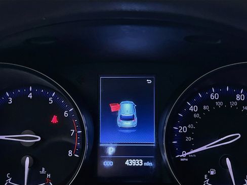 Used 2021 Toyota C-HR LE FWD image 22