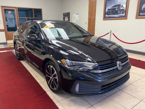 Used 2023 Volkswagen Jetta Sport image 9