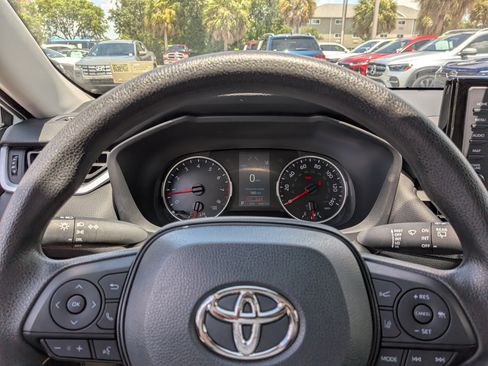 Used 2022 Toyota RAV4 LE FWD image 25