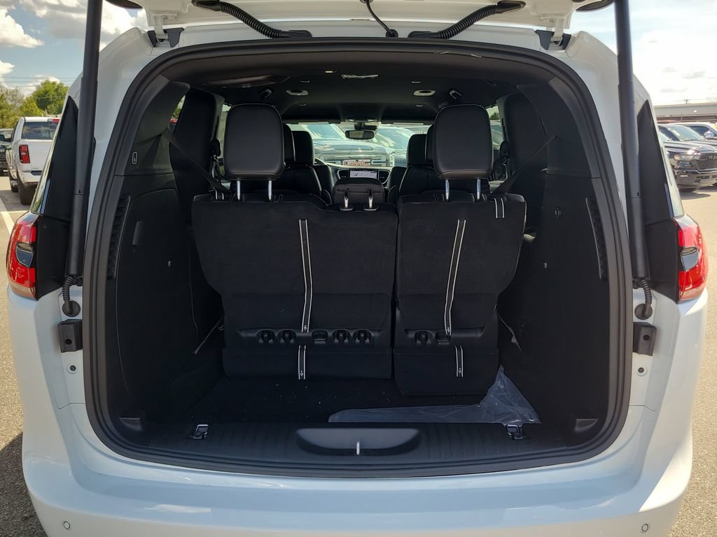 New 2027 Chrysler Pacifica Select w/ Family Tech Group FWD image 8