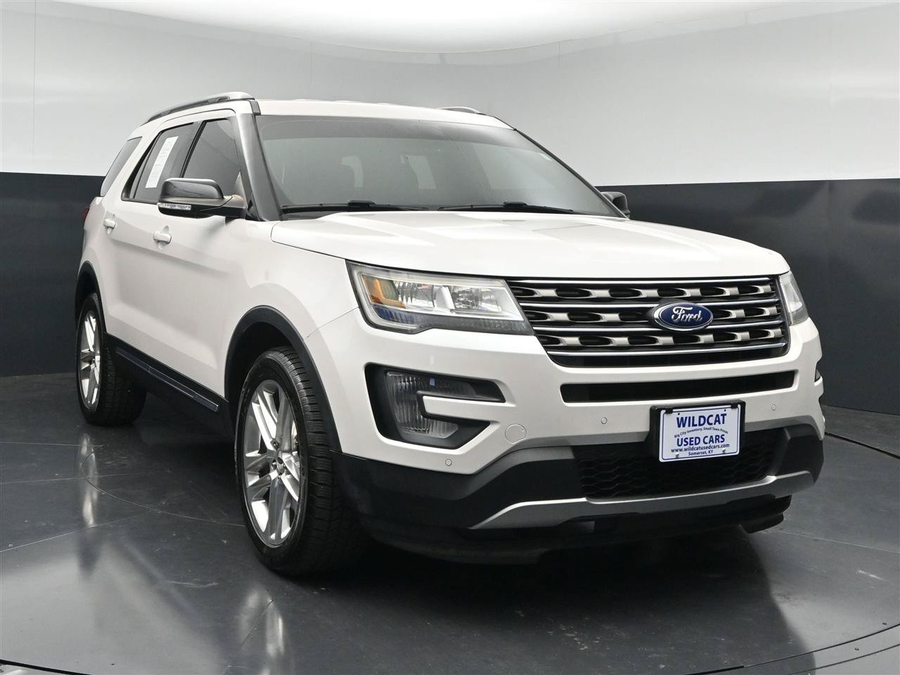 Used 2017 Ford Explorer XLT w/ Equipment Group 202A AWD/4WD image 1