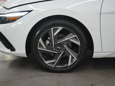 Used 2024 Hyundai Elantra SEL w/ Convenience Package FWD image 27