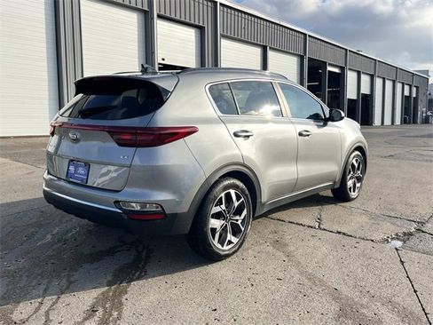 Used 2022 Kia Sportage EX image 3