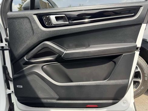 Used 2019 Porsche Cayenne AWD/4WD image 32