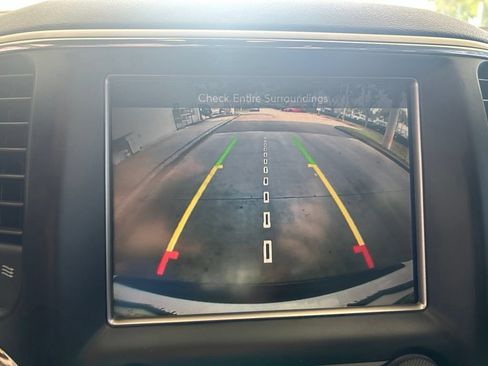 Used 2017 Jeep Grand Cherokee Altitude RWD image 10