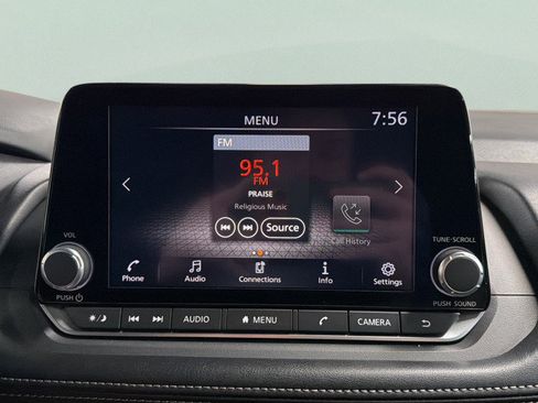 Used 2024 Nissan Rogue S FWD image 24