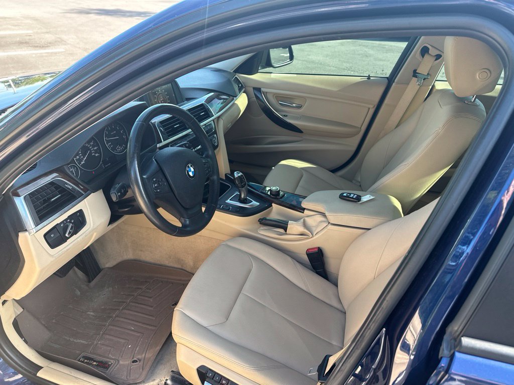 Used 2016 BMW 320i Sedan RWD image 9