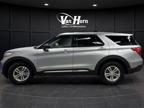 Used 2023 Ford Explorer XLT AWD/4WD image 13