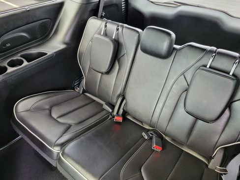 Used 2025 Chrysler Pacifica Limited FWD image 29