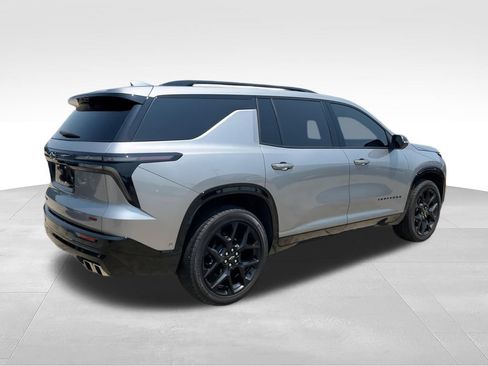 Used 2026 Chevrolet Traverse RS w/ LPO, Floor Liner Package AWD/4WD image 8