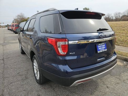Used 2017 Ford Explorer XLT w/ Equipment Group 202A image 4