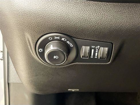 Used 2023 Jeep Compass Latitude w/ Sun and Sound Group AWD/4WD image 14
