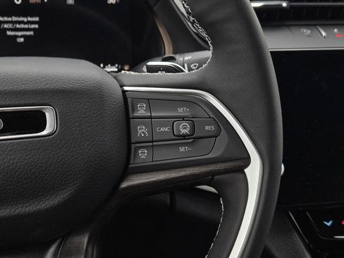 New 2026 Jeep Grand Cherokee Altitude AWD/4WD image 9