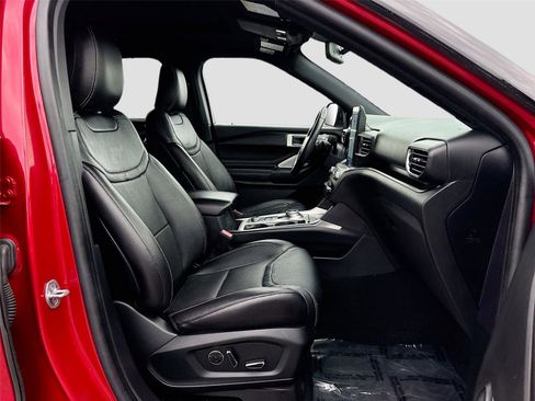 Used 2020 Ford Explorer ST w/ Premium Technology Package image 32