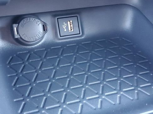 Used 2016 Toyota Highlander Limited image 31