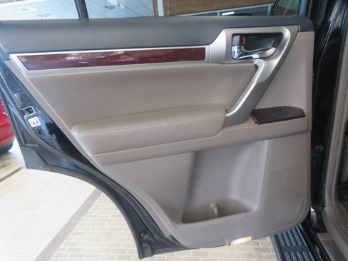 Used 2015 Lexus GX 460 w/ Premium Package image 17