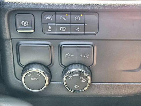 Used 2026 Chevrolet Tahoe LS RWD image 18