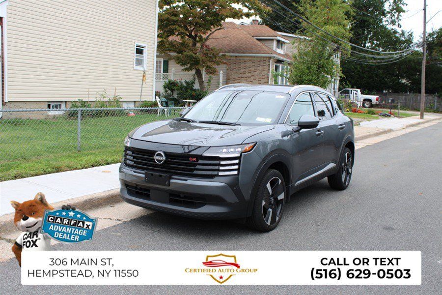 Used 2025 Nissan Kicks SR w/ Illumination Package FWD image 2