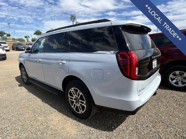 Used 2025 Ford Expedition Active AWD/4WD image 6