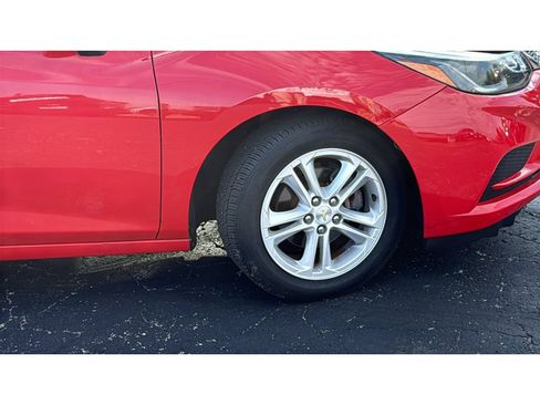 Used 2017 Chevrolet Cruze LT FWD image 10
