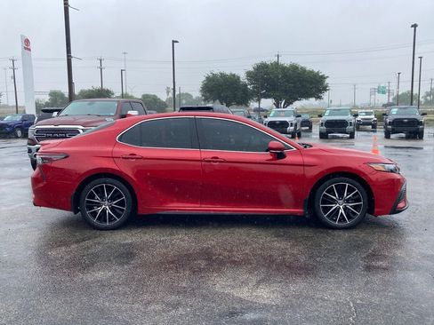 Used 2023 Toyota Camry SE image 4