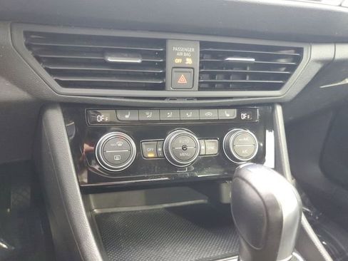 Used 2019 Volkswagen Jetta SE image 30