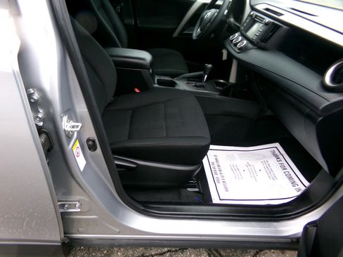 Used 2016 Toyota RAV4 LE image 17